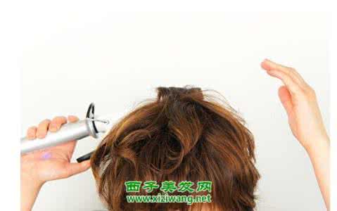 如何使用卷发棒 如何使用卷发棒 卷发棒怎么用啊