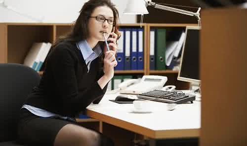 喝水瘦身法 办公室白领四个时段瘦身法