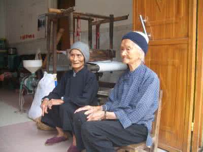 论述百岁人瑞长寿秘诀 广西百岁夫妻谈长寿秘诀