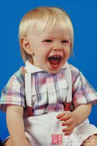 啃指甲这种小毛病 警惕宝宝嘴里的6种小毛病