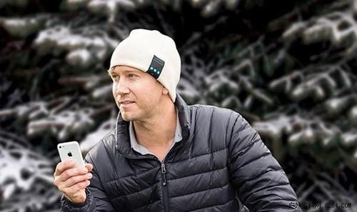 棉帽 棉帽 冷得不想碰手机了 戴上这个棉帽就可以打电话