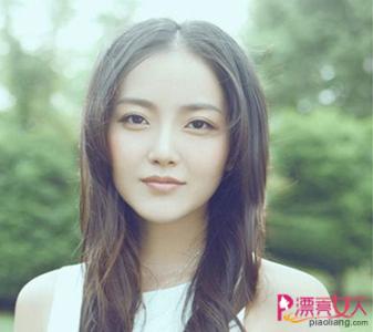 尽显风范 时尚中分发型推荐 气质修颜尽显女王风范