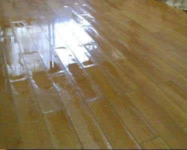 木地板泡水了恢复窍门 木地板泡水很臭怎么弄？