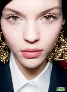 美人蹙娥眉 教你修出精雕细琢美人眉