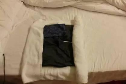 圆领衣服领口洗完变松 实用技巧：衣服领口怎么洗