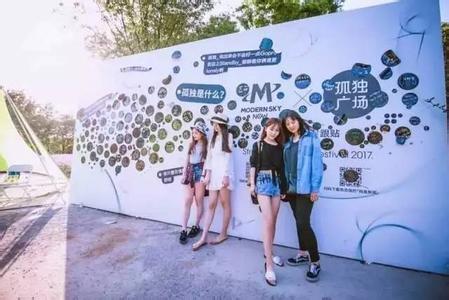 草莓音乐节攻略 草莓制霸！你最想看的音乐节攻略都在这里了！