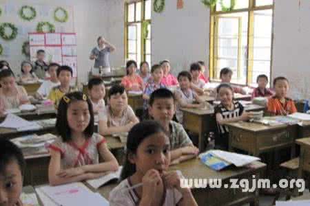 梦见回学校上课 梦见回学校读书 梦见回学校上课