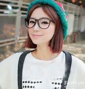 戴眼镜女生留什么发型 戴眼镜的女学生适合什么发型
