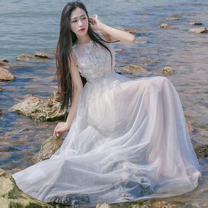 雅致大气的红木店名 大气雅致的背景图片 走到哪都不失女性的雅致，轻轻松松就可以穿出大气优雅