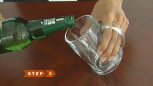 啤酒泡沫 怎样倒啤酒不起泡沫