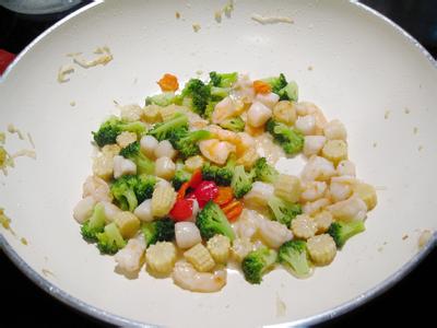 虾仁扇贝 详图细解:虾仁扇贝肉炒时蔬的做法