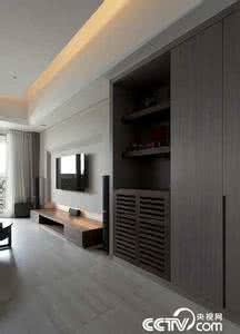 现代装修效果图：内缩式电视背景墙+穿透式墙面设计 86平现代时尚三居