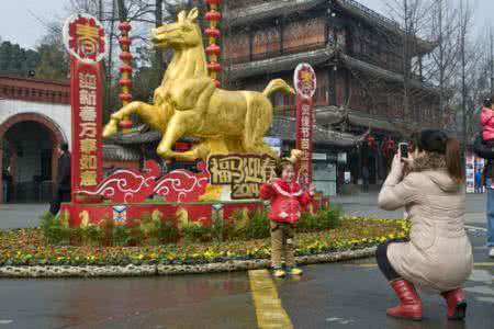 都江堰金马玉泉街小妹 都江堰金马玉泉街小妹 从邋遢的乡村小妹到今天的金马影后完美蜕变