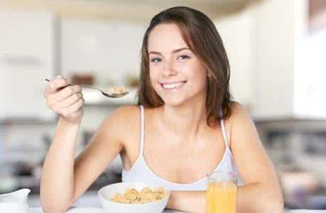 少吃肉能减肥吗 不吃肉就能减肥吗 少吃肉就能降血脂，太片面！