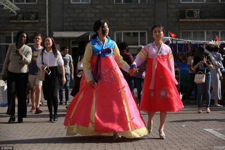 朝鲜传统服饰 实拍朝鲜留学生 实拍中国大学里的朝鲜留学生 传统服饰吸睛