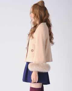 搭配裙子的短外套 毛呢短外套如何搭配