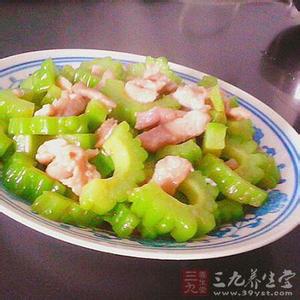 苦瓜炒肉的做法 苦瓜炒肉的做法 教你怎么做苦瓜炒肉