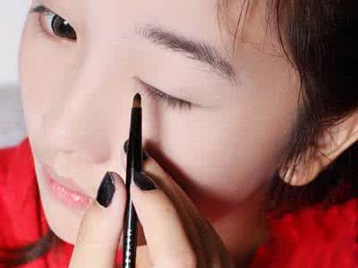 初学化妆需要买什么 初学化妆需要买些什么