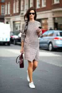 大白腿黑色高跟鞋老师 街拍重庆美女大白腿 街拍重庆美女大白腿，高跟针织裙美女，甜美动人！