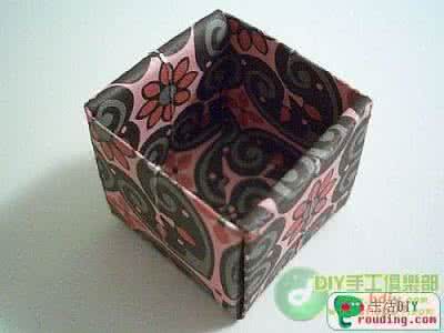 包装纸包装方法 包装纸折纸盒的方法（转）