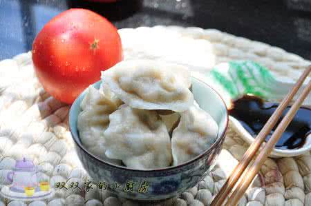 西红柿鸡蛋馅饺子 西红柿鸡蛋的别样做法:鲜美香浓西红柿鸡蛋馅饺子让人神清气爽