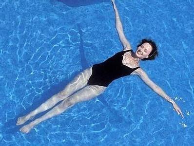 身材修长皮肤白皙av 蛙泳技巧 学会简单蛙泳技巧塑造修长的身材