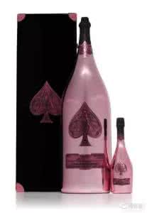 王思聪夜店消费20万 王思聪夜店一夜花了20万，8800一瓶的黑桃A香槟是什么鬼？