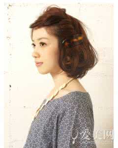 男生齐刘海短发发型 齐刘海发型扎法教程 短发露额更清爽