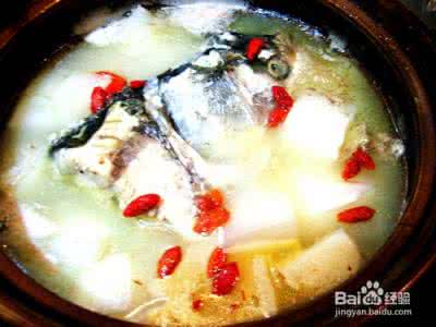 鱼头浓汤 初秋滋养身心的鱼头萝卜浓汤
