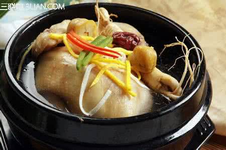 鸡汤的营养价值 煲鸡汤，有诀窍，鸡汤不油不腻汤汁还清爽，营养价值还飙升