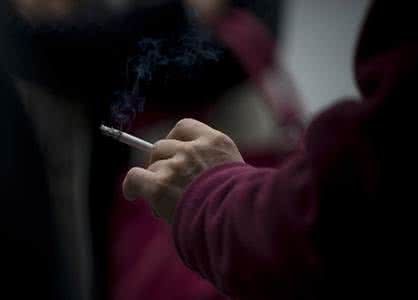 肺癌患者术后康复护理 90%以上肺癌患者是烟民