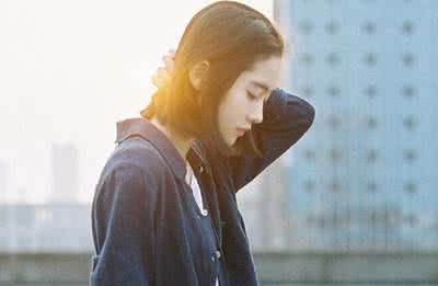 你笑着流出了泪 ?笑着低头，你不亏