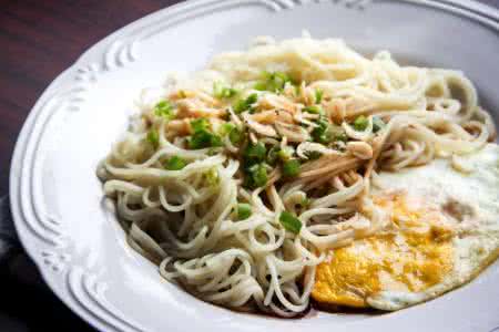 懒人简易早餐做法大全 快手懒人餐——5分钟【简易拌面】