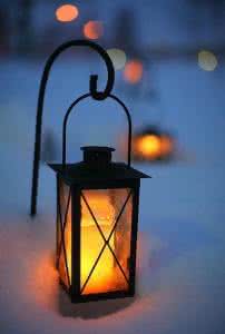 你的负担将变成礼物 所有的负担都将变成礼物,所受的苦都能照亮未来迷茫的路