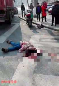 母亲怀抱女婴坠楼 高空坠物致女婴身亡 悲剧！新年首日南京母女被撞身亡，女婴才九个月大！母亲骑车时……