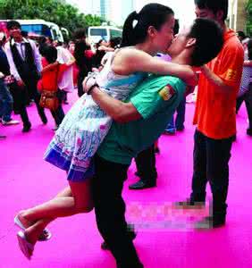 接吻大赛 照片谜78：接吻大赛