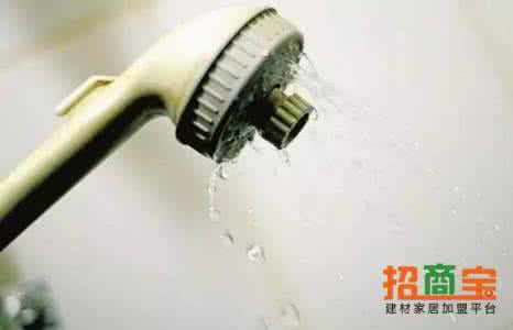 淋浴头花洒堵了怎么办 花洒堵住了怎么办