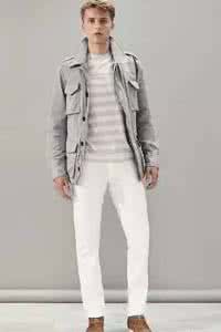 白色裤子配什么上衣女 白色裤子配什么上衣