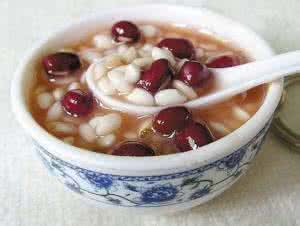 红豆薏米粥 红豆薏米粥五大妙用 可补充精力解决失眠