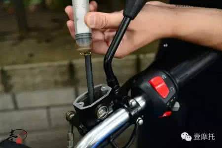 手动挡刹车要踩离合吗 手动刹车你知多少？