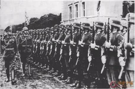 党卫军中尉和普通中尉 丧心病狂的纳粹党卫军中尉：决不投降