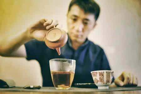 茶经解读 这么年轻就敢解读「茶经」？！史上颜值最高茶学家口才逆天，连奇葩说李林都赞他会说话！