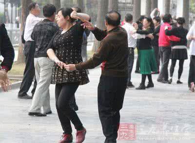糖豆广场舞双人舞 广场舞双人舞 简易跳法助你快速上手