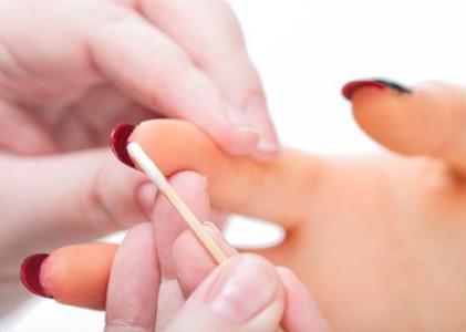 维e涂抹脸部 涂抹脸部的正确方式 美甲正确的涂抹和清理方式