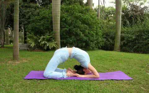 腰间盘突出能练瑜伽吗 练瑜伽扭到腰了怎么办