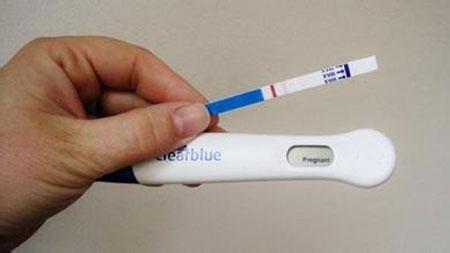 早孕试纸测出一深一浅 早孕试纸测出来很浅是怀孕了吗