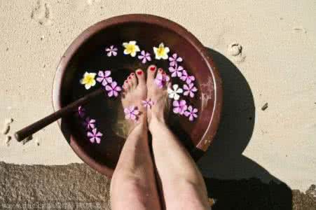 凉水泡脚 入秋转凉泡脚的六大禁忌