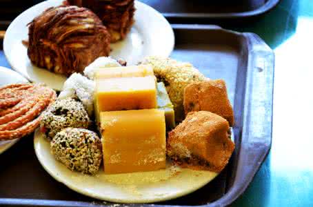 豌豆黄 艾窝窝、豆面糕(“驴打滚儿”)和豌豆黄