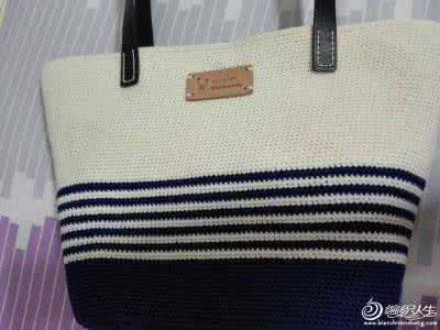 蓝白色条纹 仿论坛的大牌包包-蓝白色条纹钩针大包包