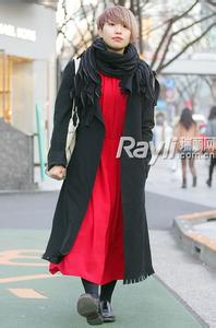 红色连衣裙外套搭配图 红色连衣裙搭配什么外套